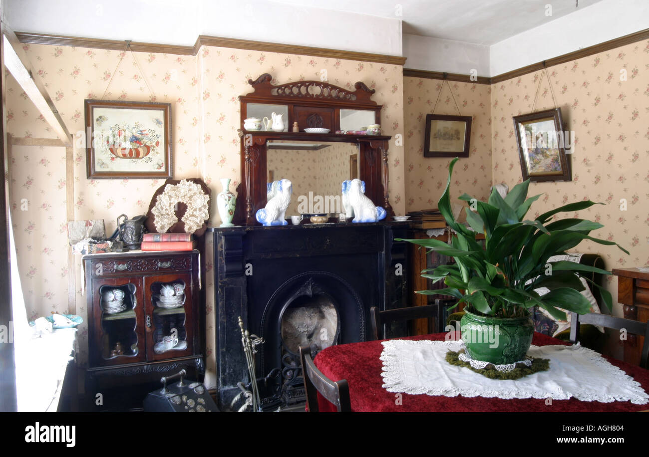 Le D H Lawrence Birthplace Museum à Eastwood près de Nottingham Salon ou chambre à l'avant Banque D'Images