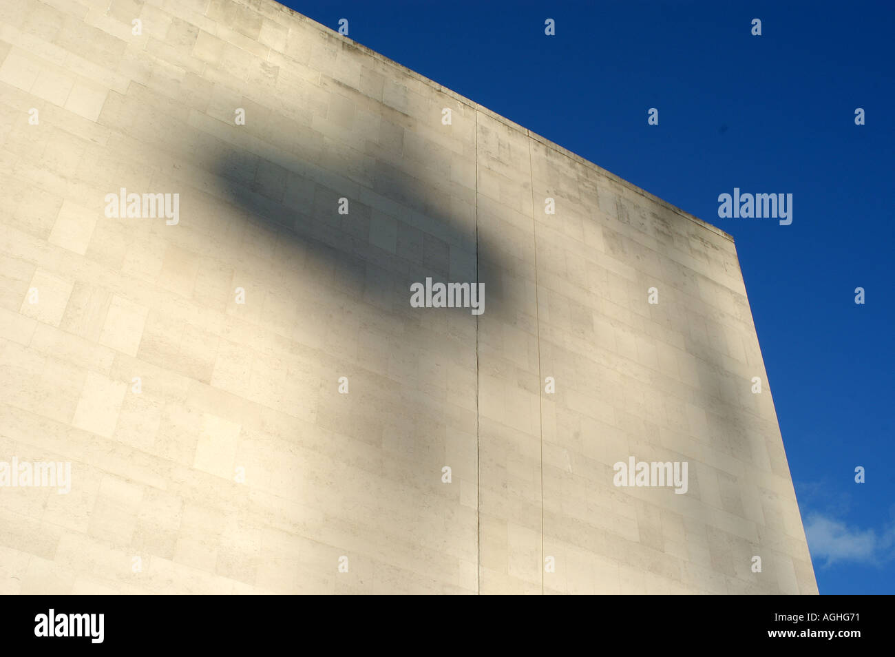 Ombre de British Airways London Eye sur Royal Festival Hall de Londres, Royaume-Uni Banque D'Images