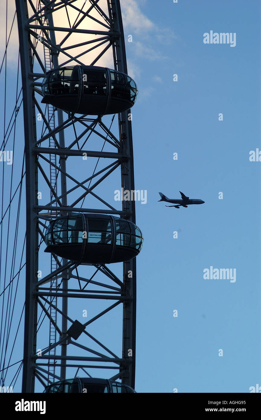 Silhouettes de British Airways London Eye et avion London United Kingdom Banque D'Images