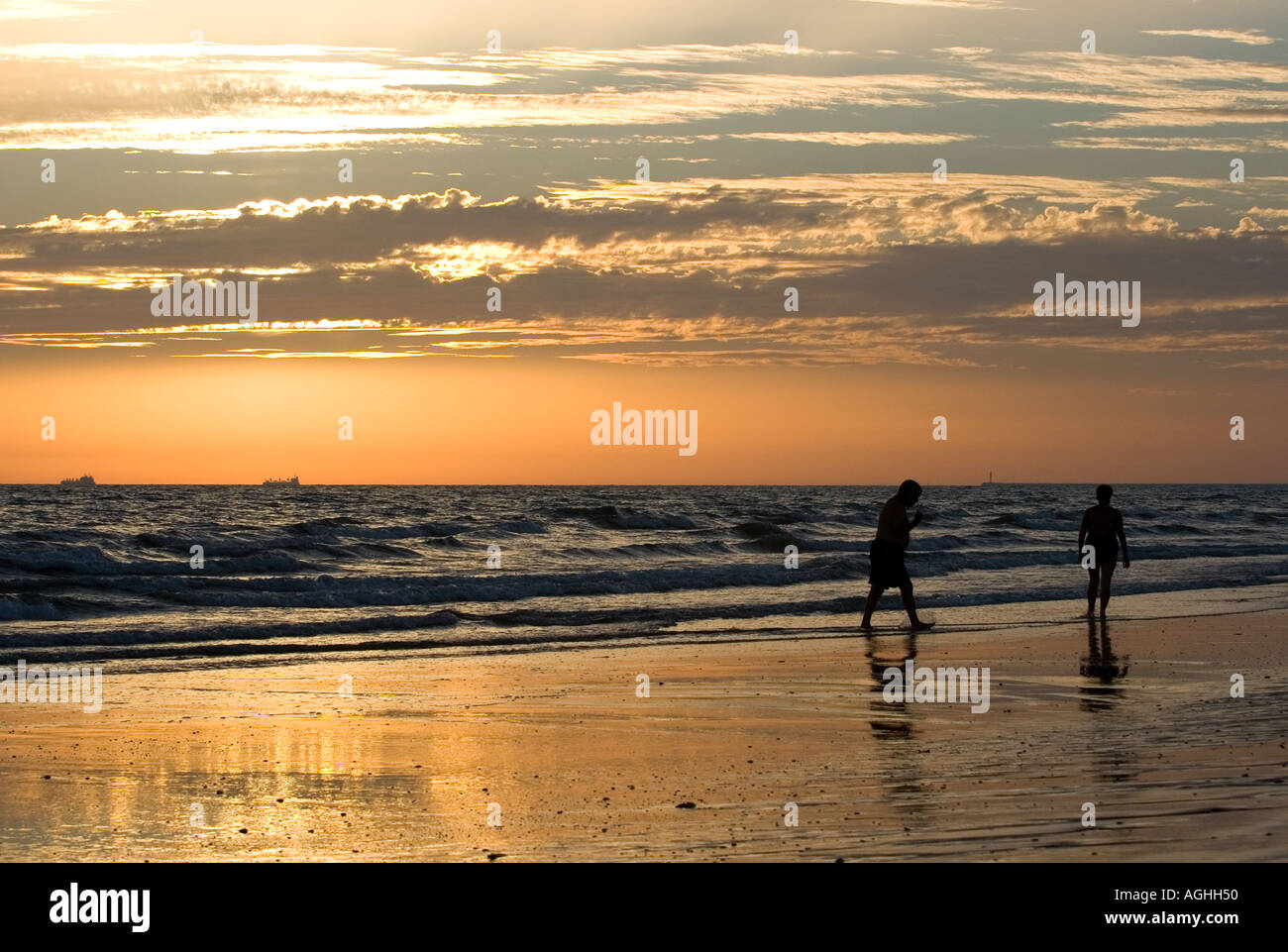 Les promeneurs sur la plage El Loro Mazagon Huelva Espagne Banque D'Images