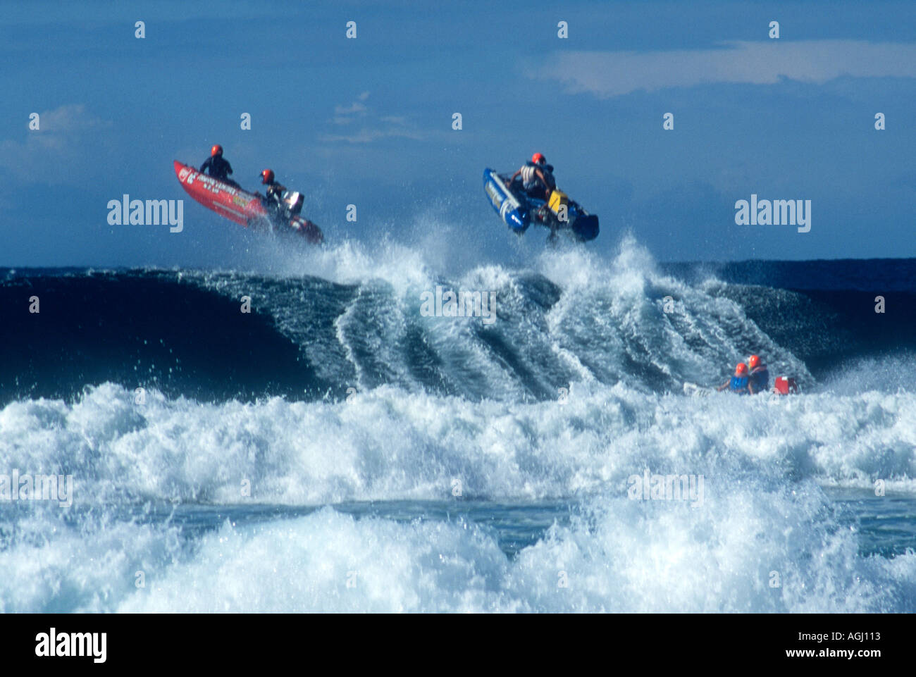 Bateaux de course le 5ème prb mis à l'eau dans l'océan. Ces bateaux sont les plus grandes après un saut surf Banque D'Images