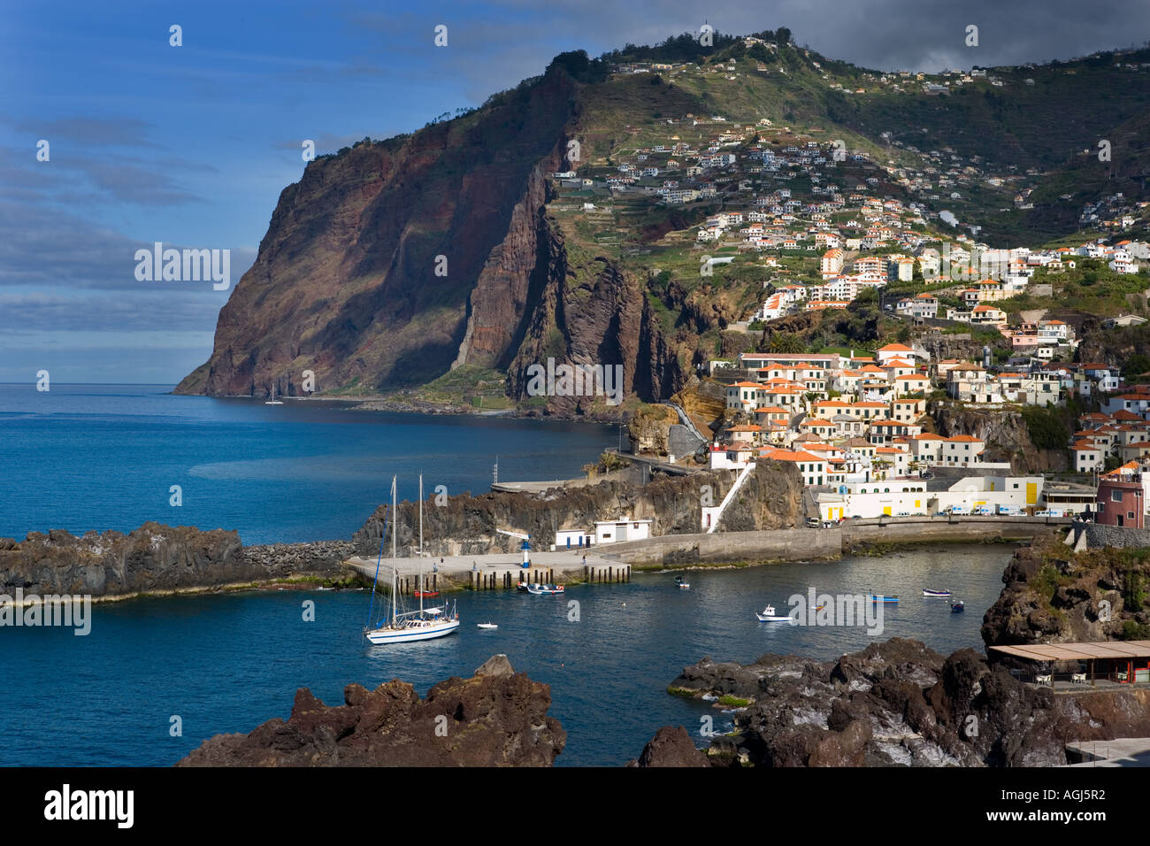 Vue sur Madère Camara de Lobos aux plus hautes falaises d'Europe Banque D'Images