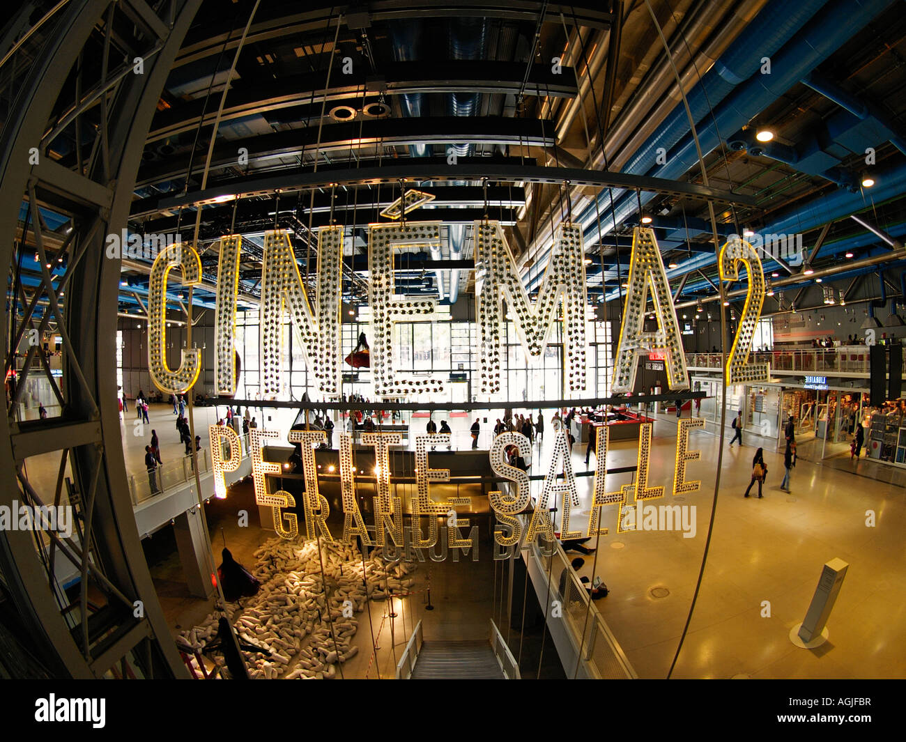 Centre Georges Pompidou intérieur beabourg avec vue fisheye paris france Banque D'Images