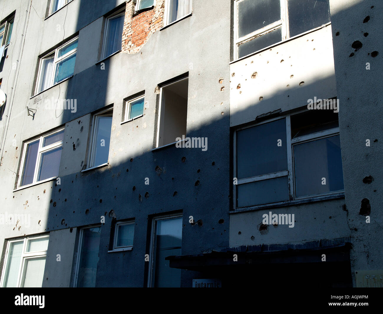 Bâtiment endommagé la guerre dans le centre de la ville à Bihac est une ville sur la rivière Una dans la partie nord-ouest de la Bosnie-Herzégovine Banque D'Images