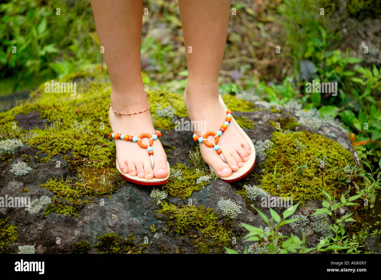 Commence par les pieds de la jeune fille Telegraph