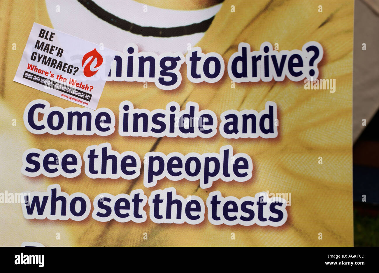 Où est le Welsh ? Protestation contre l'autocollant la lumière au cinéma dans la région de Newport South Wales UK Banque D'Images