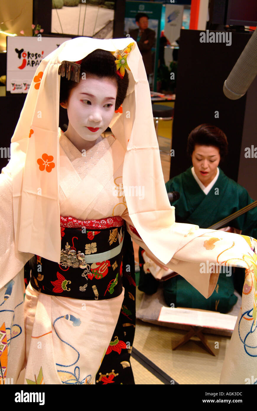 Toshihana Fumiyu geisha et Maiko l'exécution sur le Japon s'élèvent à 2004 RTM Banque D'Images