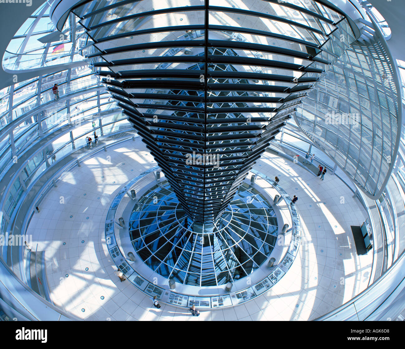 Intérieur de la coupole du Reichstag Berlin Allemagne bâtiment du parlement Banque D'Images