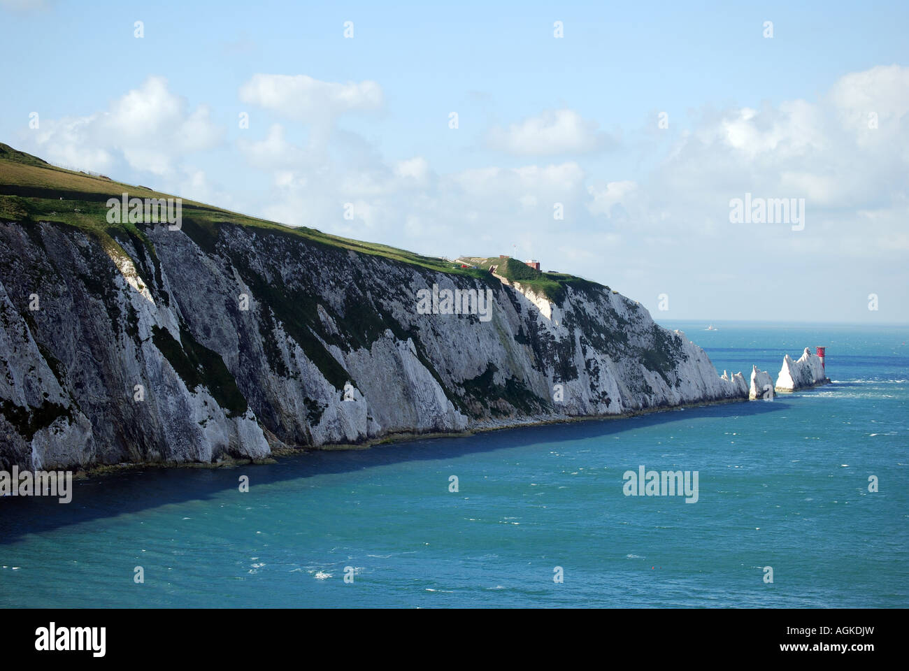 Vue sur les aiguilles et de l'Alun Alun Bay, Bay, île de Wight, Angleterre, Royaume-Uni Banque D'Images