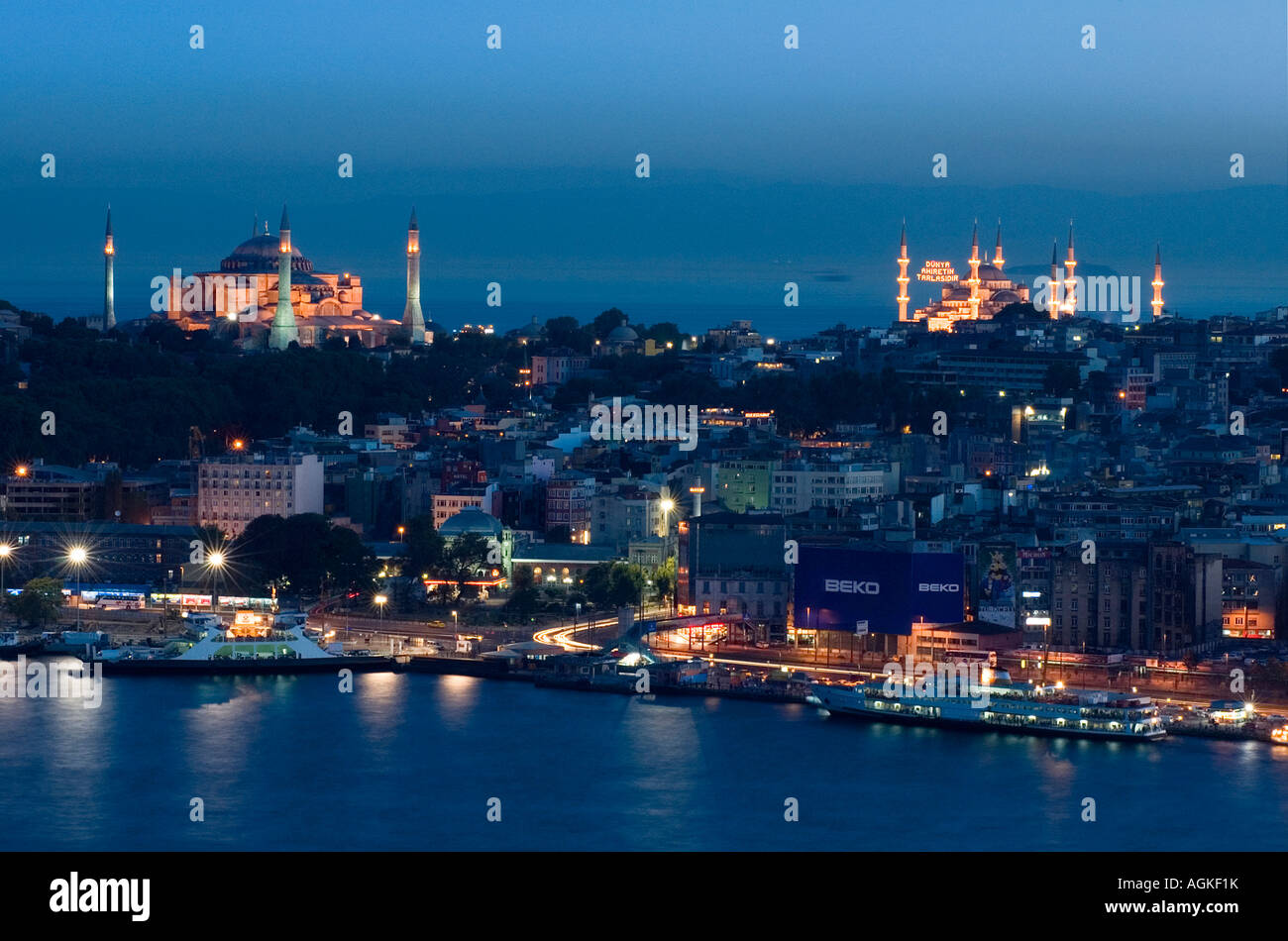 La basilique Sainte-Sophie et la mosquée bleue pendant l'aide el Istanbul Turquie Banque D'Images