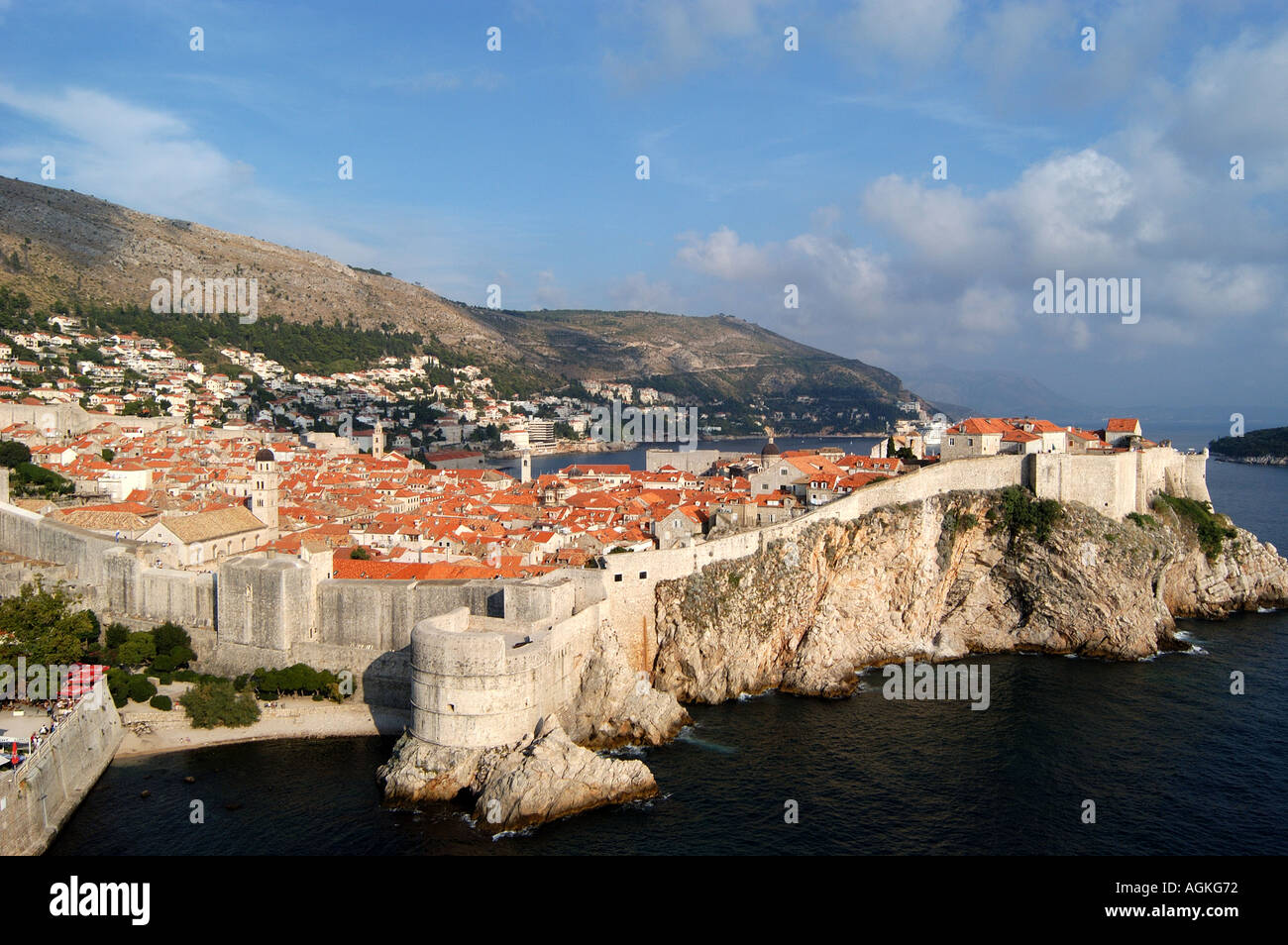 Vue sur la vieille ville fortifiée de Dubrovnik Croatie fort Lovrjenac Banque D'Images