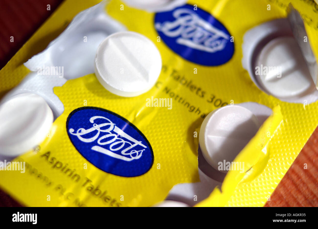 Un sachet de paracétamol avec le logo pharmacie Boots Banque D'Images
