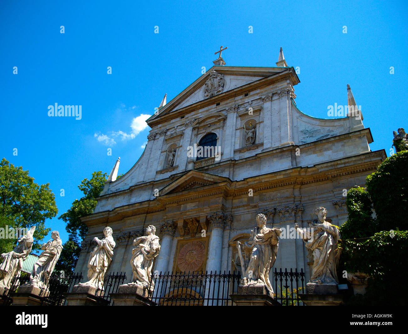 Le ca. 1619 église Saint Pierre et Paul à l'Université Jagellonne de Cracovie, en Pologne, le long d'une journée d'été. Banque D'Images