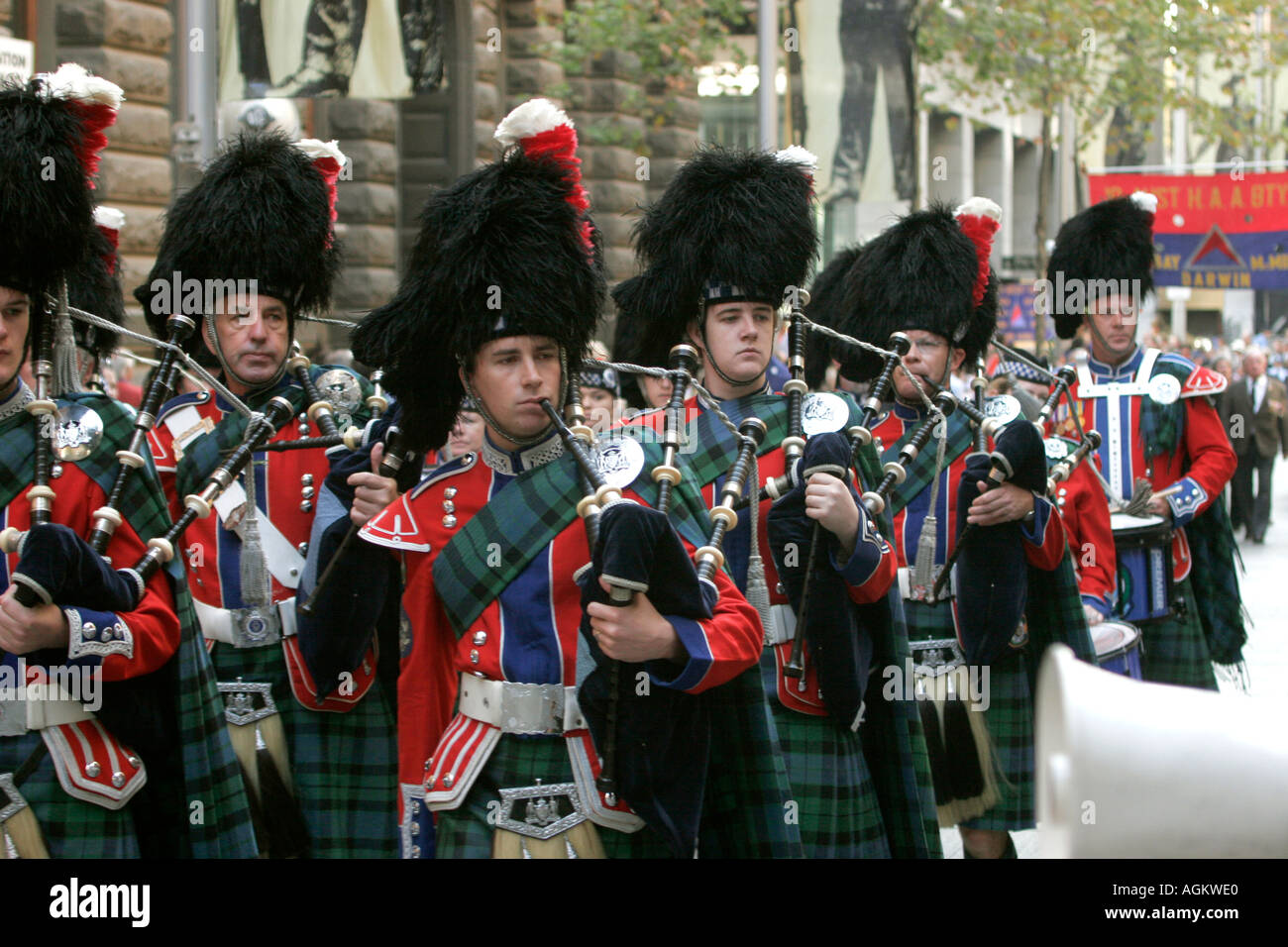 Une Scottish Highland pipe band Banque D'Images