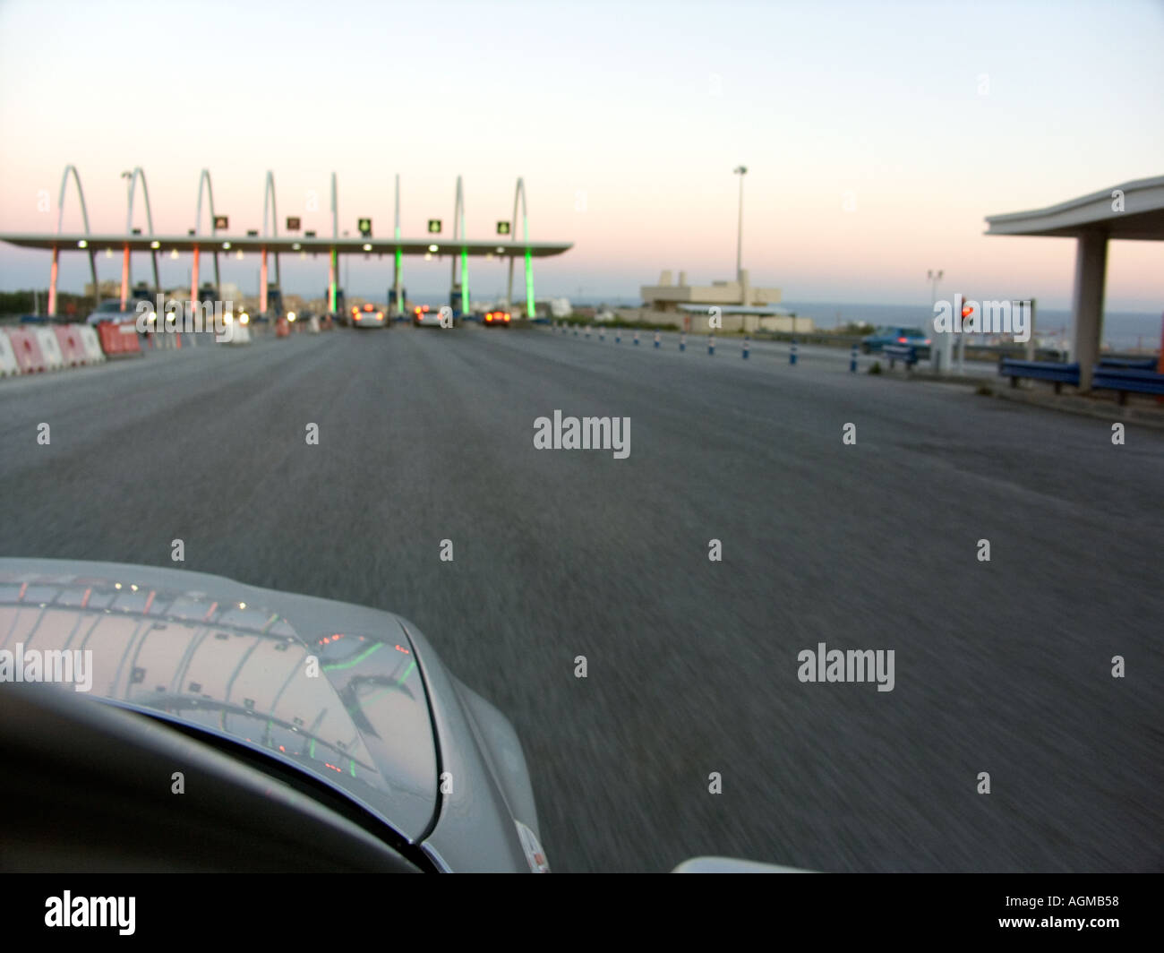 Approche de la barrière de péage Costa del sol espagne payer d'autoroute européenne Europe espagnol photo de Jack Cox Banque D'Images