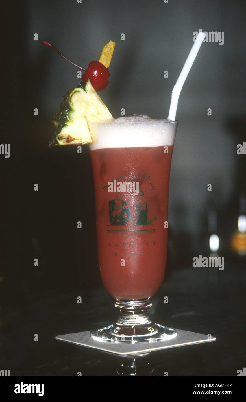 Le "Gin Singapour Sling" est une spécialité dans la longue barre à sur le célèbre5 star Hôtel Raffles à Singapour Banque D'Images