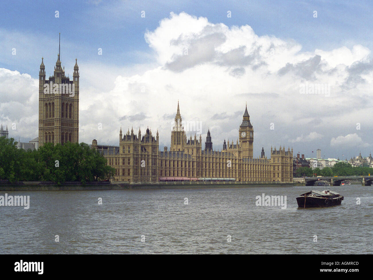 Les chambres du Parlement britannique le long de la Tamise à Westminster, Londres Banque D'Images