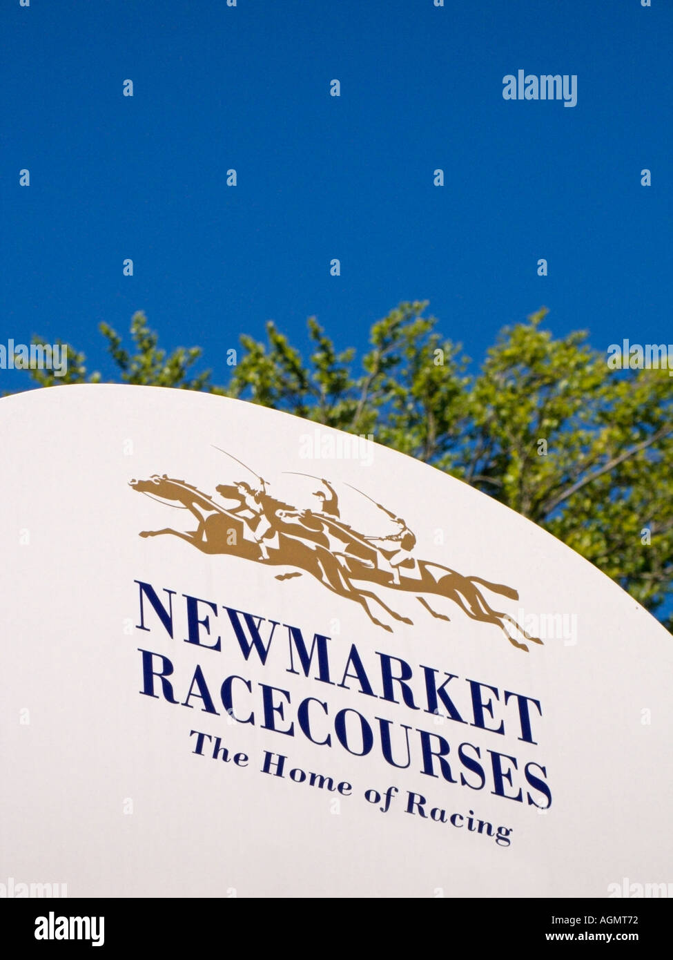 Signe des courses de Newmarket. Bienvenue à l'hippodrome de juillet, Newmarket Racecourses, la maison de course, Newmarket Town, Suffolk, Angleterre, Royaume-Uni Banque D'Images