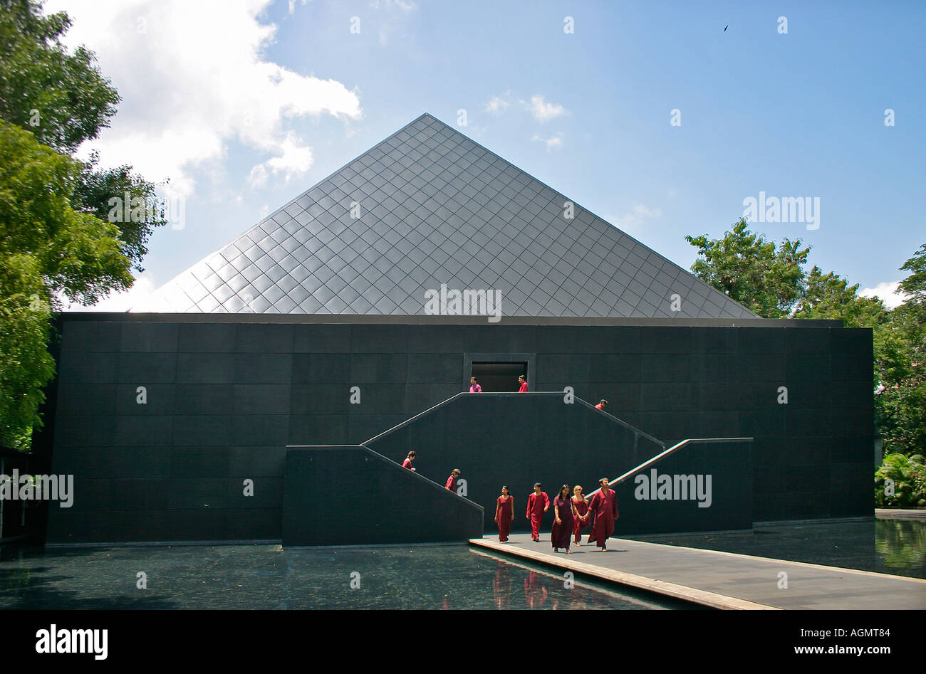 Oimr auditorium osho méditation pyramide pune inde Banque D'Images