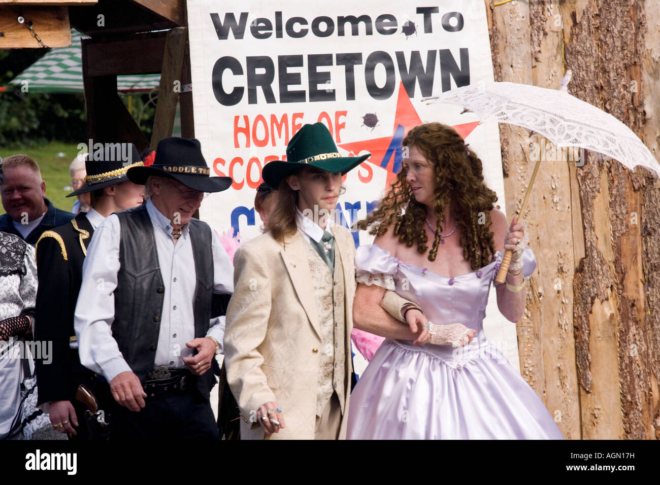 L'Ecosse Creetown événements Festival Country grand parade de wild west costume cow-boys and girls Galloway Scotland UK Banque D'Images