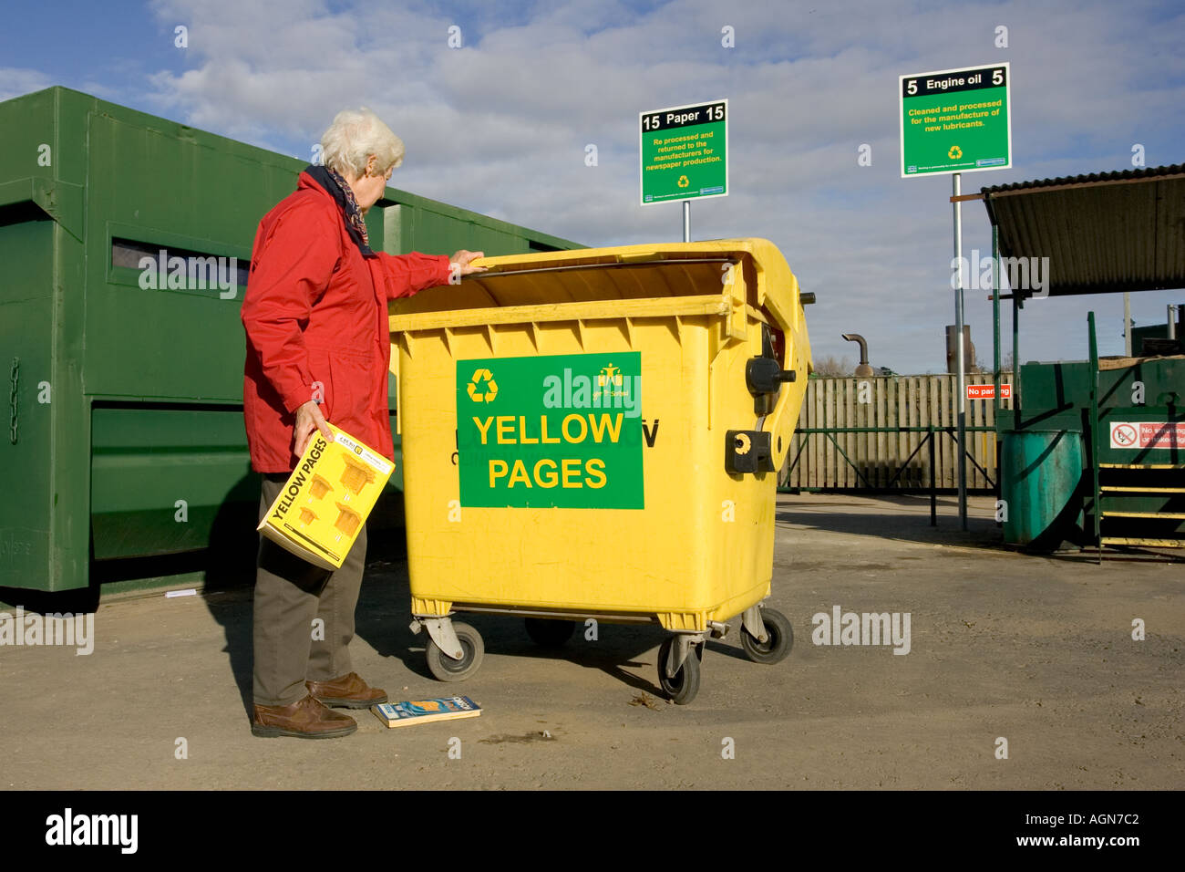 Yellow Pages Wingmoor recyclage recyclage de déchets ménagers Center Glos UK Banque D'Images
