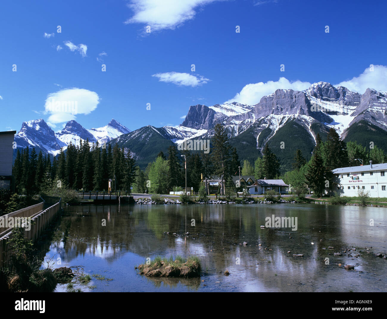 Canmore Alberta Canada POLICIER'S CREEK Lake Banque D'Images