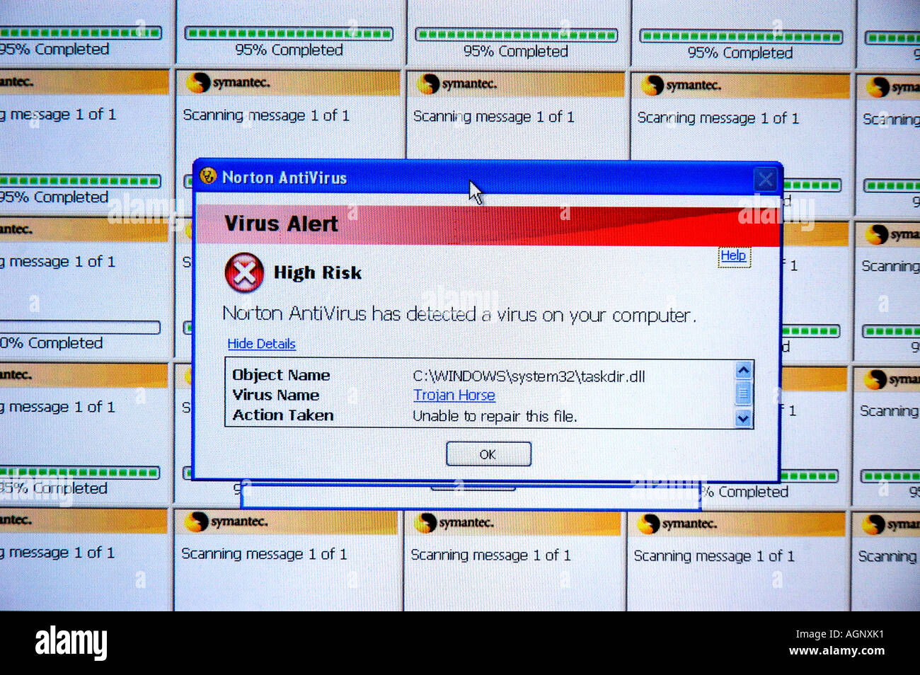 La technologie Norton virus informatique à haut risque d'alerte d'attaque sur l'écran de l'ordinateur Banque D'Images