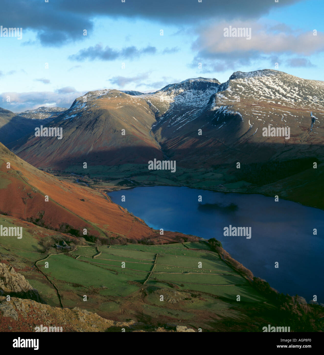 Scafell group vu au milieu de Wastwater sont tombés, Wasdale, Parc National de Lake District, Cumbria, England, UK. Banque D'Images
