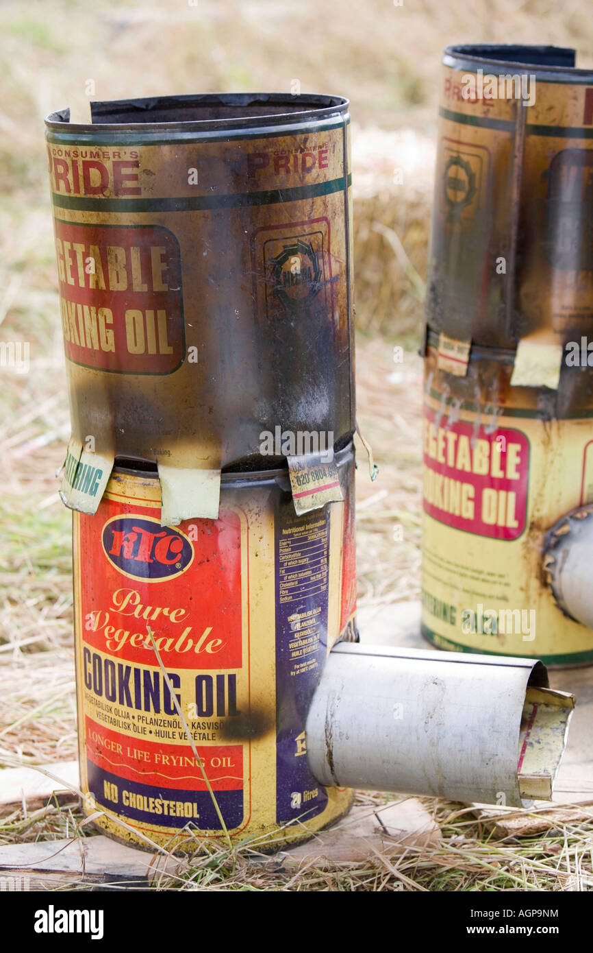 Un poêle à bois pour l'énergie renouvelable l'eau bouillante à la camp climatique Banque D'Images