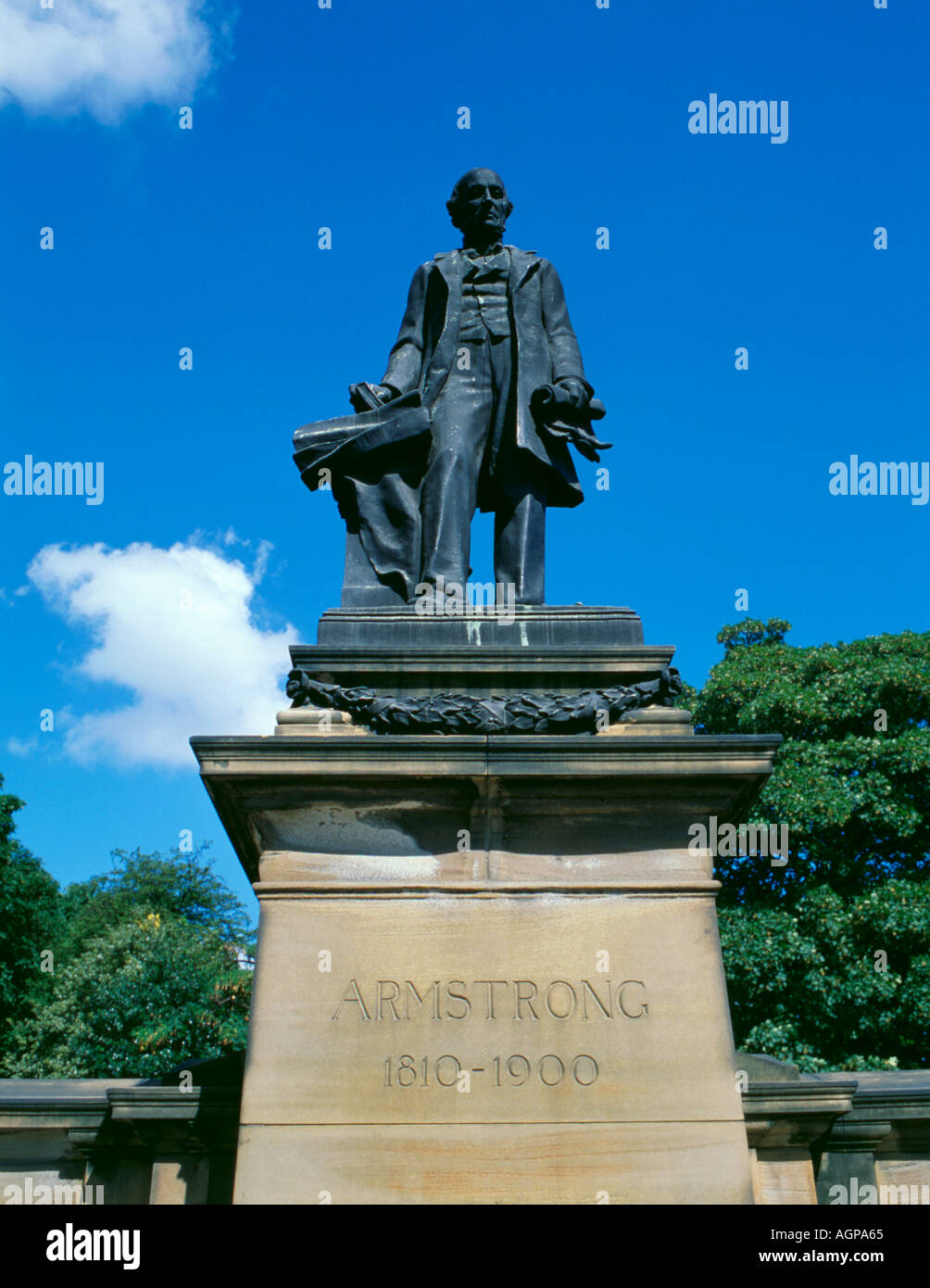 Statue en bronze de lord William Armstrong, Newcastle upon Tyne, Tyne and Wear, England, UK. Banque D'Images