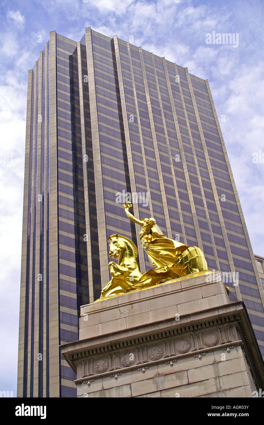 Le Monument du Maine avant que l'ancien bâtiment de l'ouest et du golfe Banque D'Images