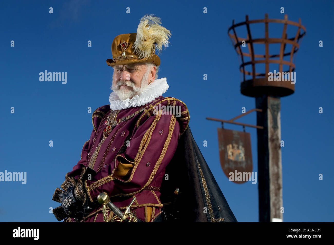 Whip Brian habillé comme Francis Drake sur l'Hoe de Plymouth Banque D'Images