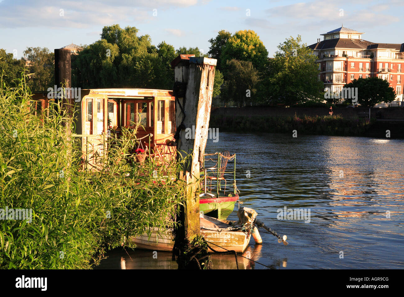 Dans Thames Richmond Surrey England Banque D'Images