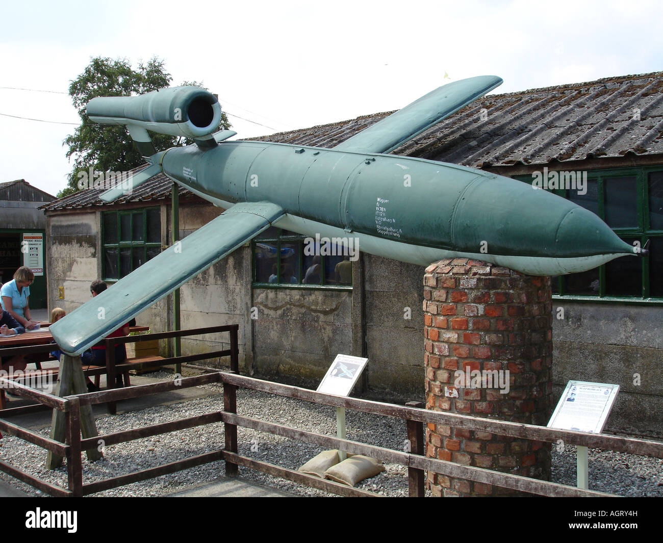 Une seconde Guerre Mondiale allemand V1 'bombe' doodlebug de vol à l'Eden Camp Museum, Yorkshire du Nord. Banque D'Images
