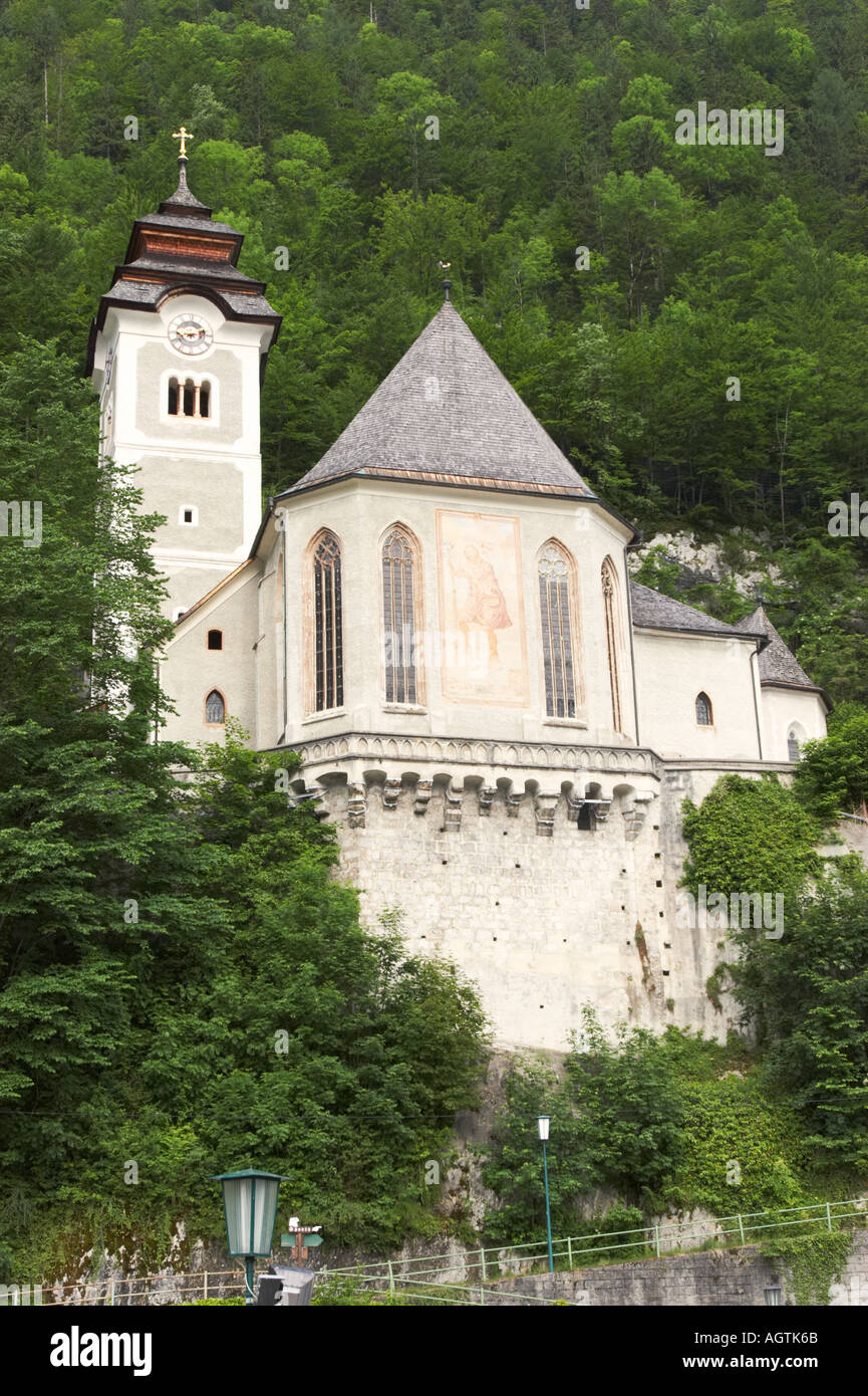 Église paroissiale de Hallstatt village. Salzkammergut, Autriche. Banque D'Images