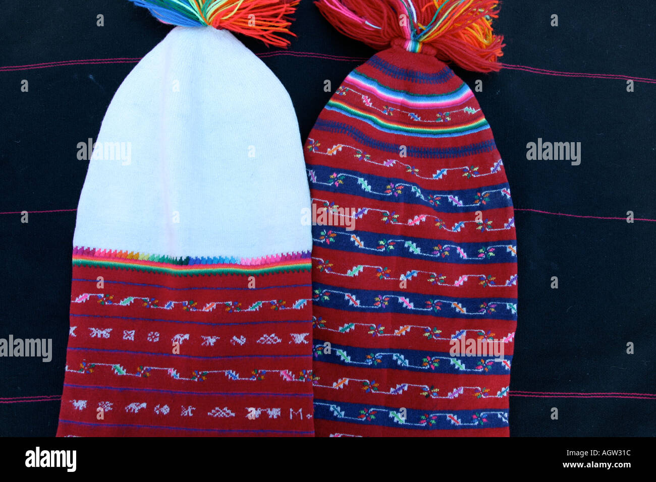 Bonnet de laine traditionnels portés par les hommes de l'Isla Taquile Lac  Titicaca au Pérou Photo Stock - Alamy