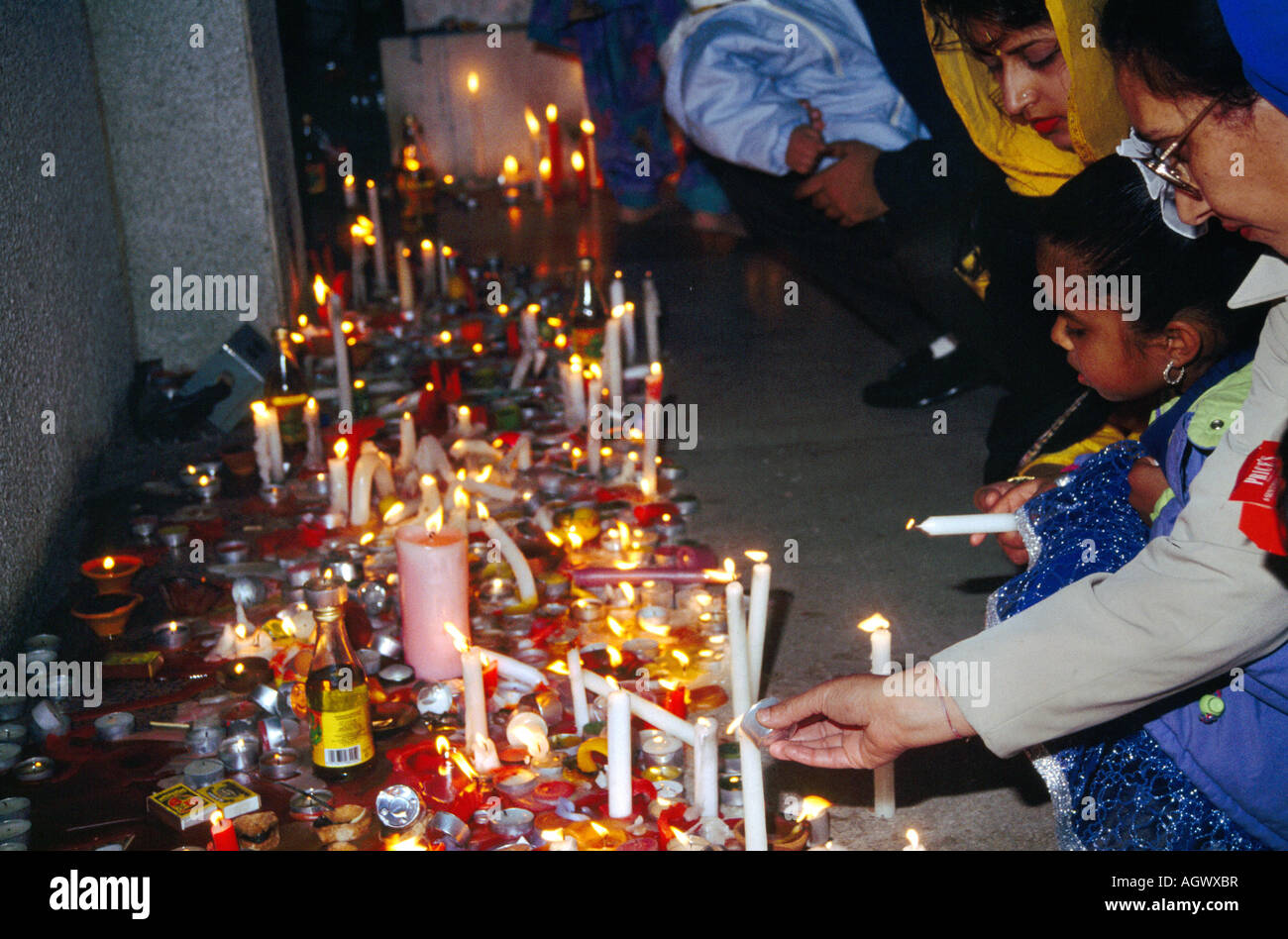 London Southall Diwali Éclairage bougies à la Gurdwara Banque D'Images