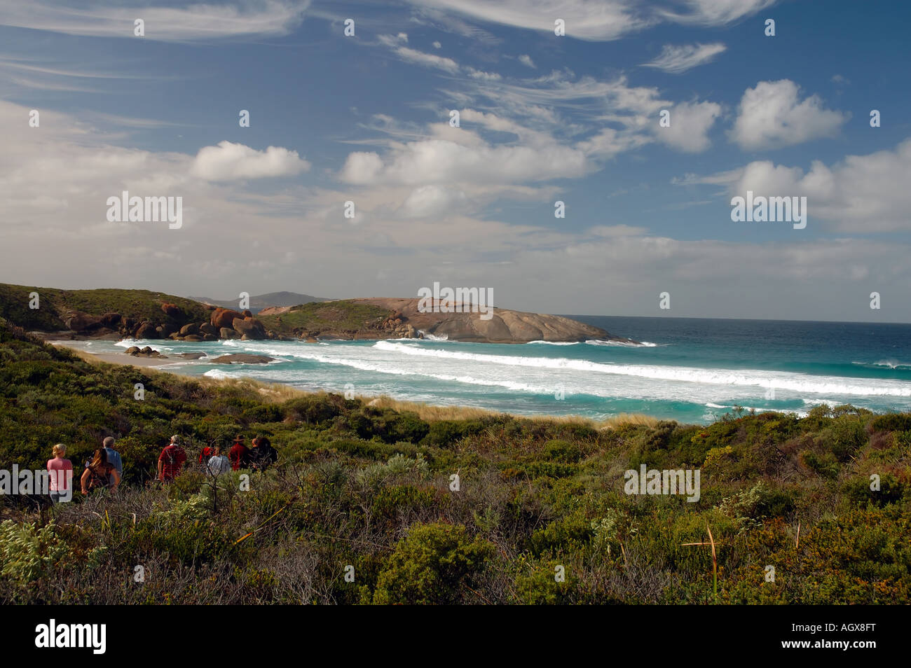 Groupe d'écotouristes randonnée pédestre vers Rocky Head Nornalup Walpole National Park Australie Occidentale Banque D'Images