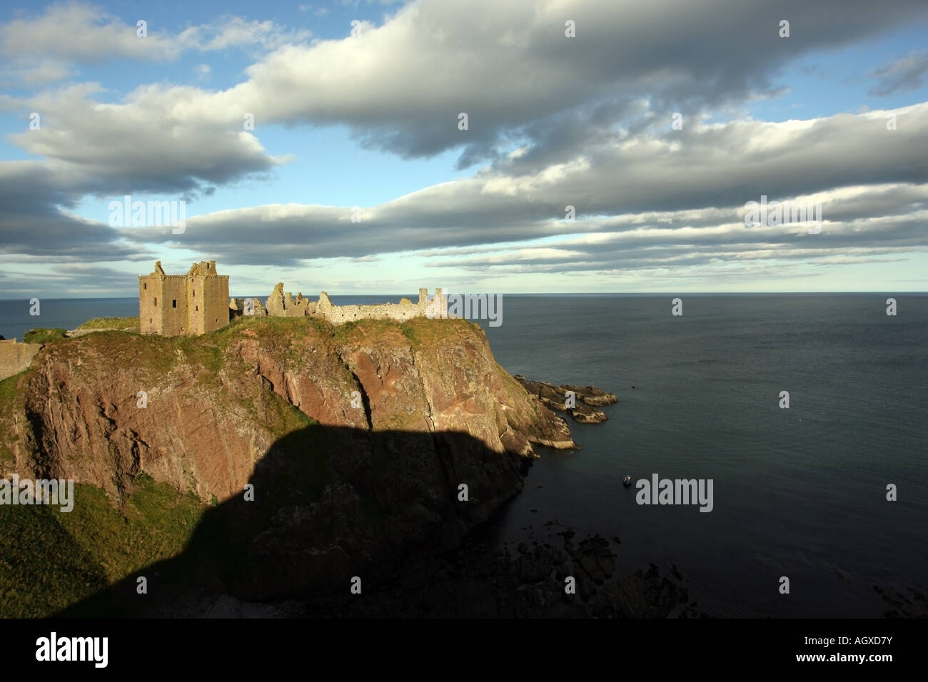 Dunnottar Castle sur un affleurement rocheux au-dessus de la mer du Nord près de Stonehaven, Aberdeenshire, Scotland, UK Banque D'Images