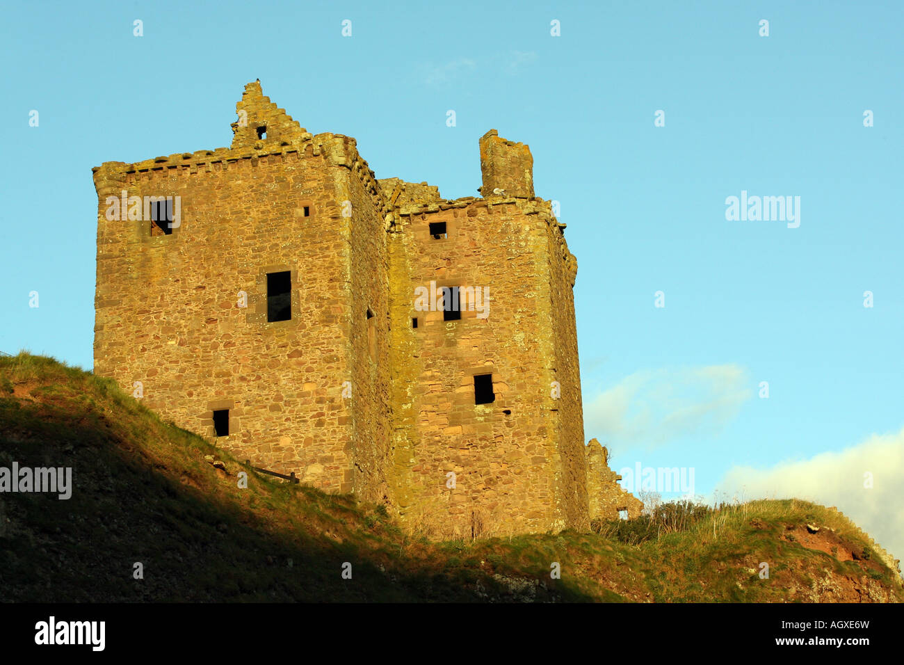 Dunnottar Castle sur un affleurement rocheux au-dessus de la mer du Nord près de Stonehaven, Aberdeenshire, Scotland, UK Banque D'Images