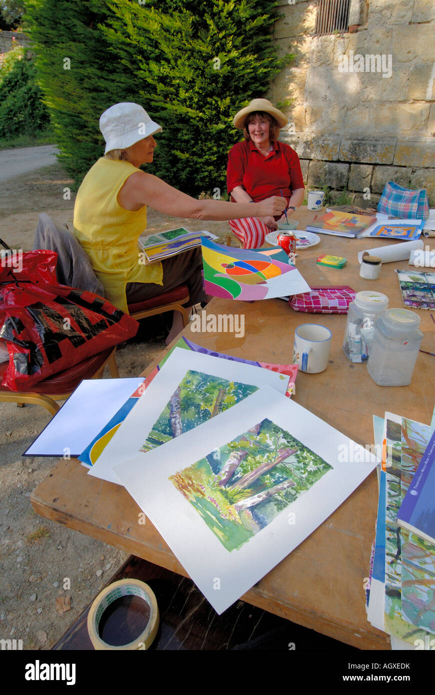 Les artistes amateurs sur Cours de peinture, sud-Touraine, Indre-et-Loire, France. Banque D'Images