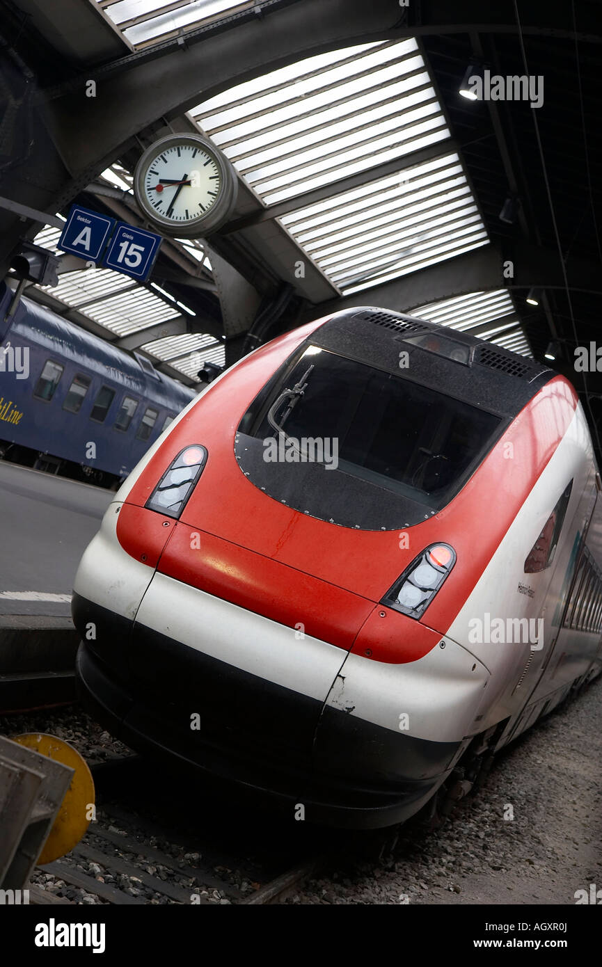 Locomotive en gare Banque D'Images