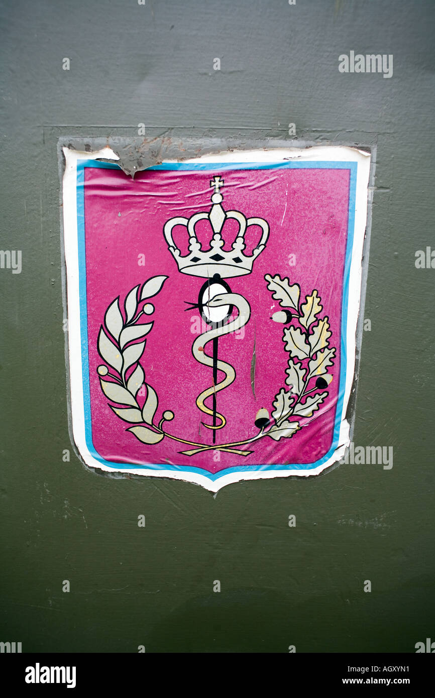 Service médical de l'armée belge, d'un insigne du corps médical belge ou d'un insigne sur le côté de l'ambulance militaire de l'Armée de terre 1968 Banque D'Images