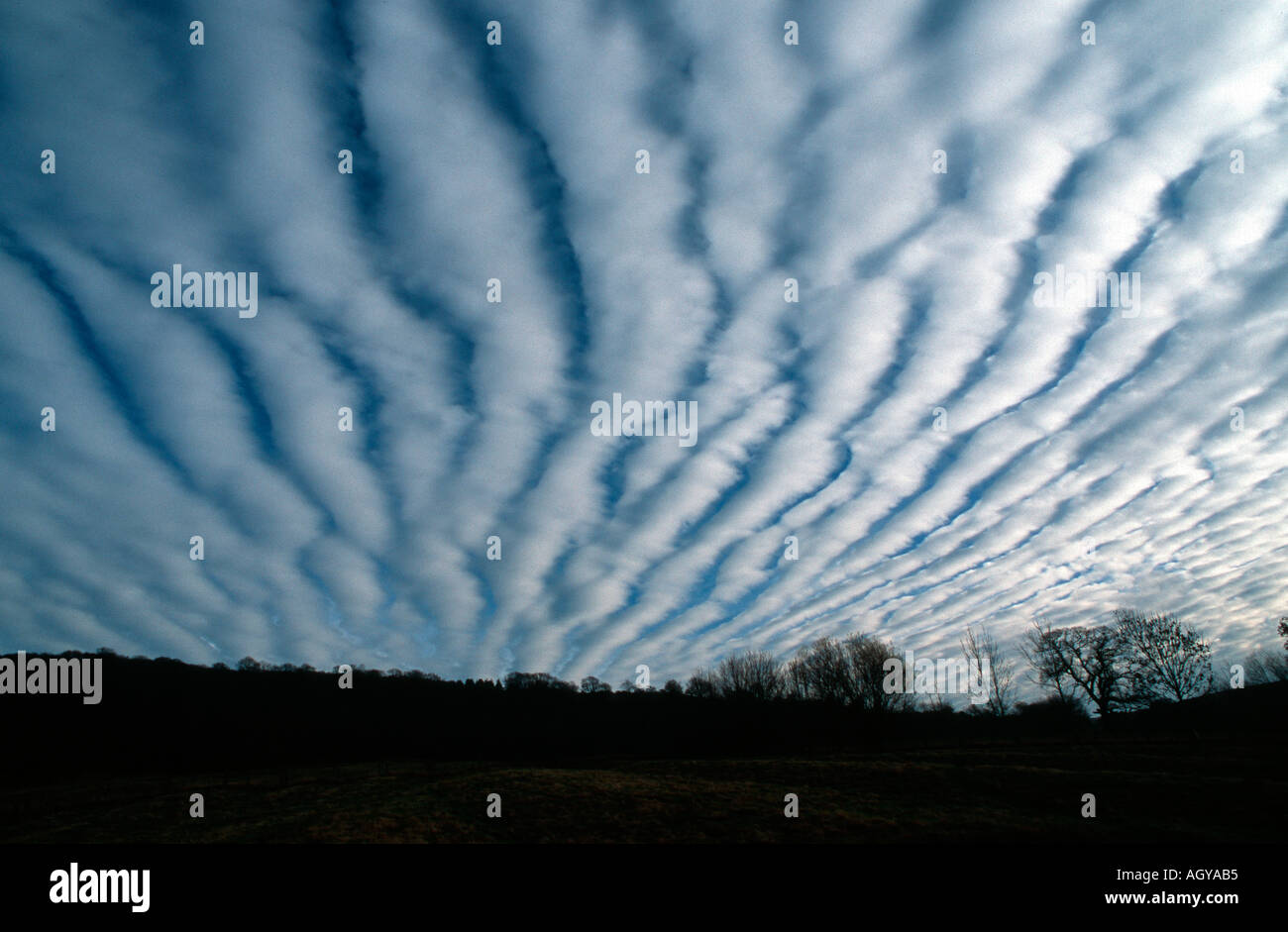 Les formations de nuages inhabituels UK Cotswolds Banque D'Images