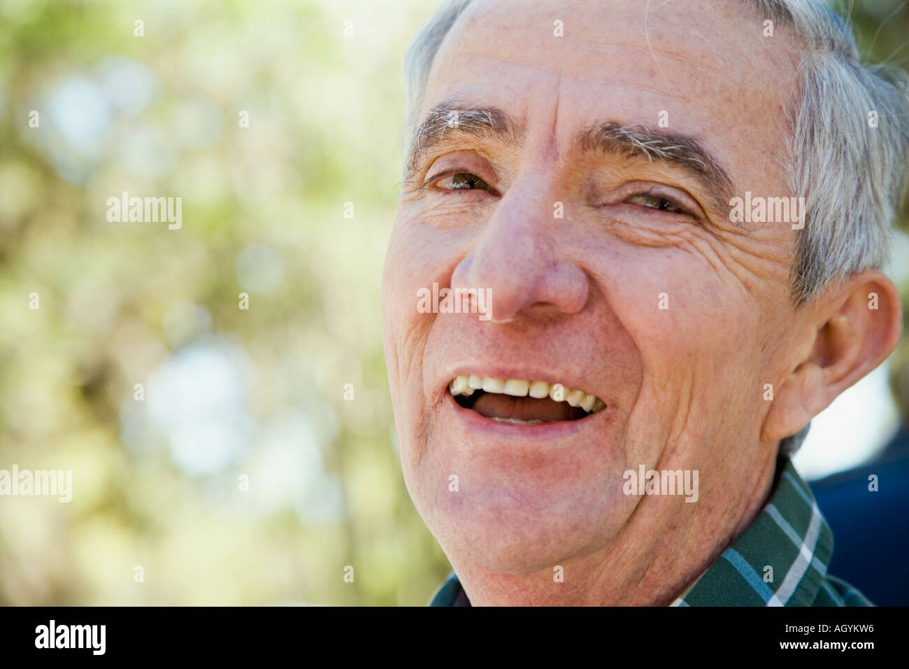 Close up of young man laughing Banque D'Images