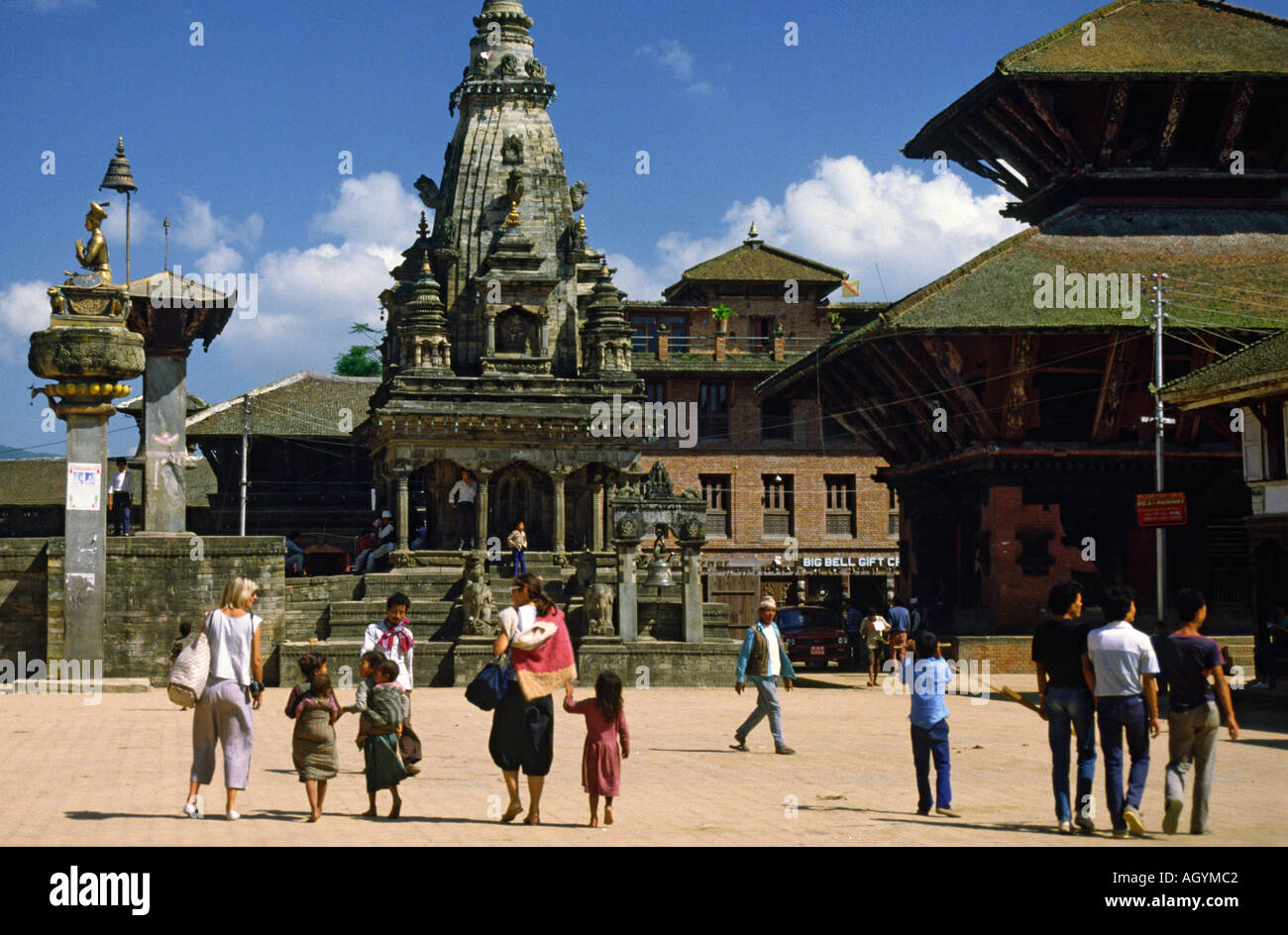 Harceler les touristes à Durbar Square Pataan au Népal Banque D'Images