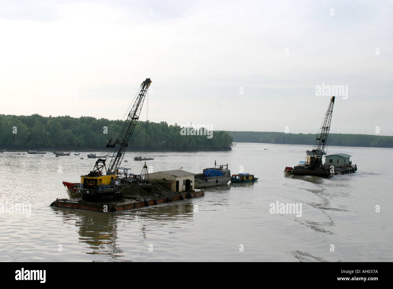 Le dragage de la rivière du Mékong dans le Delta du Mekong, Vietnam Banque D'Images