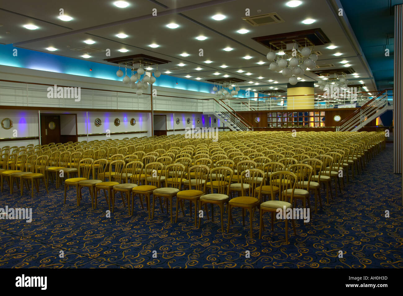 Grande salle de conférence dans le liner hotel Liverpool Merseyside Banque D'Images