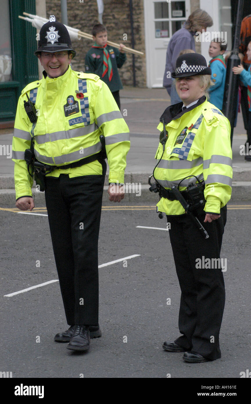 Thames Valley Police au Royal British Legion souvenir parade de dimanche à Chipping Norton Banque D'Images