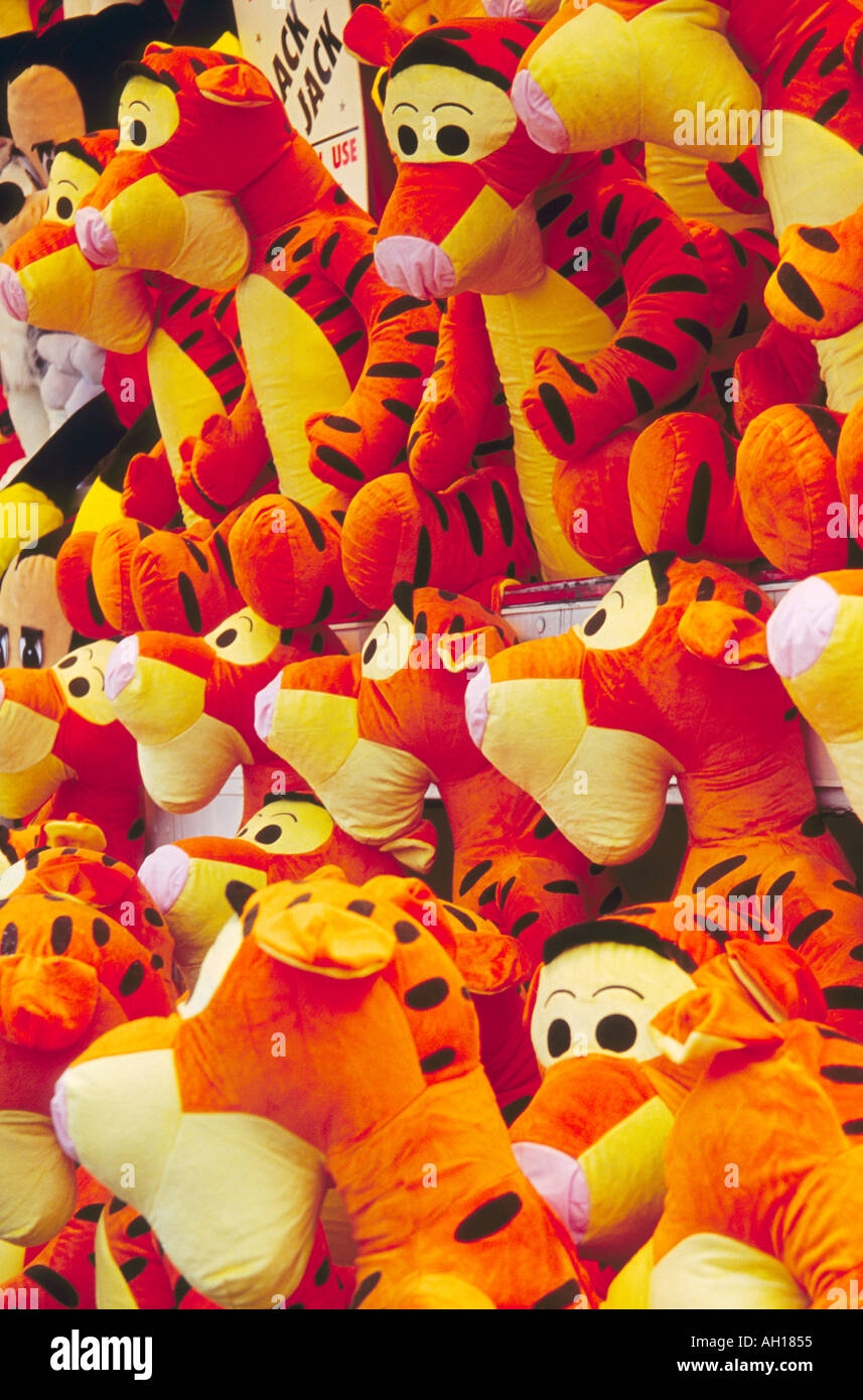 Animaux en peluche sur une fête foraine, wc séparés Banque D'Images